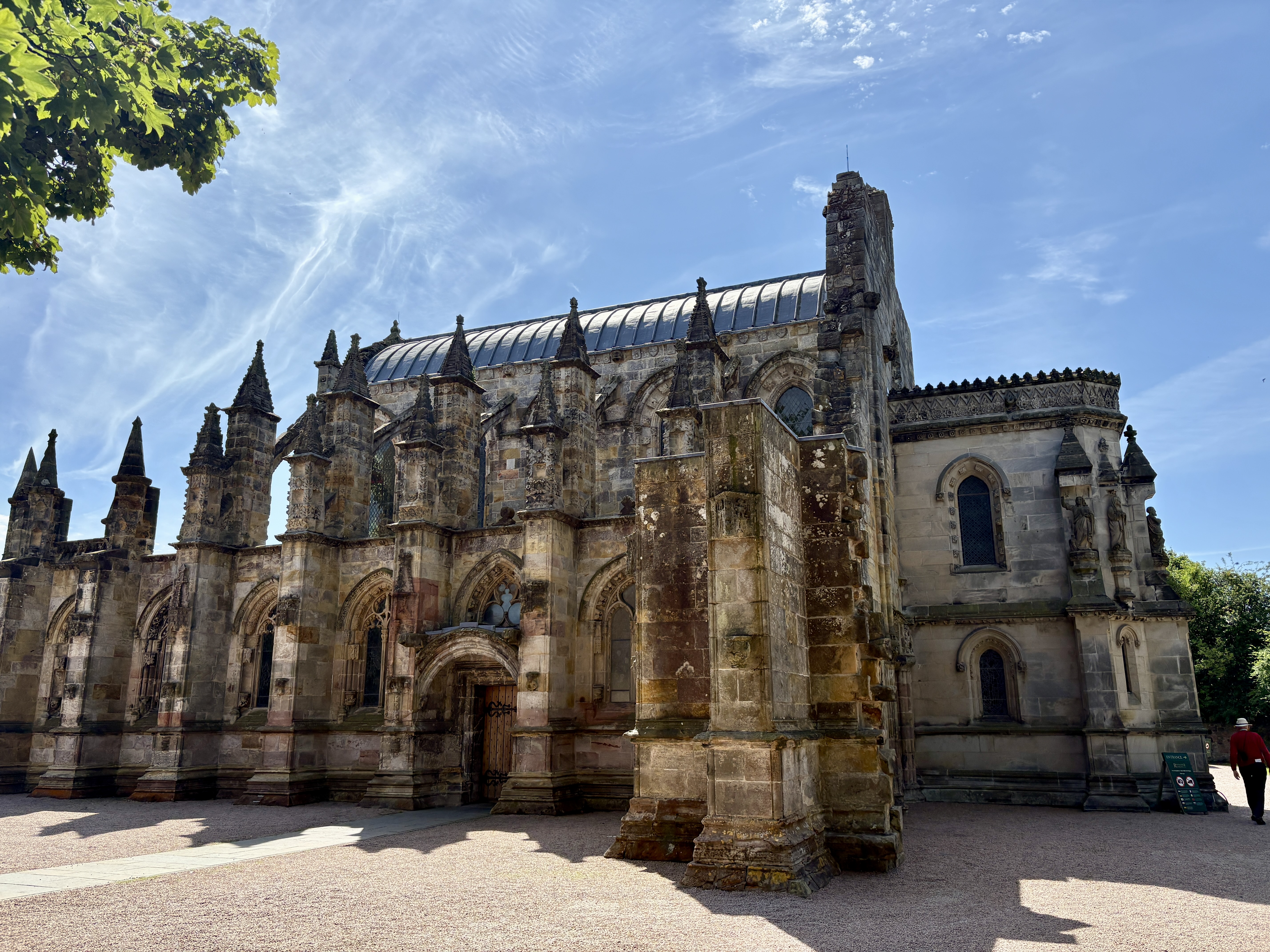 Chapels_and_Castles/Rosslyn_Chapel_Facade.JPG