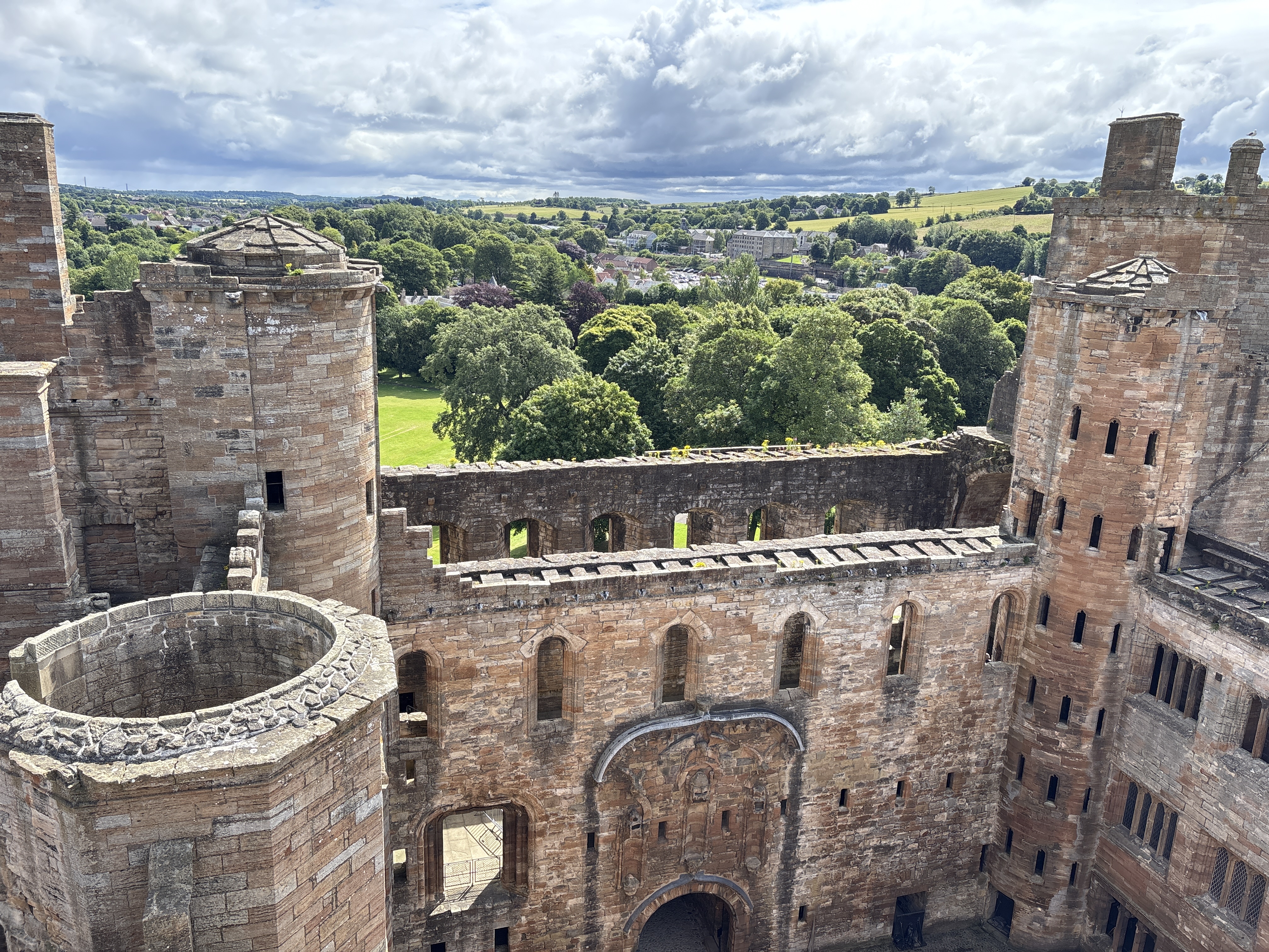 Lost_in_Linlithgow/View_of_Palace_from_above.JPG