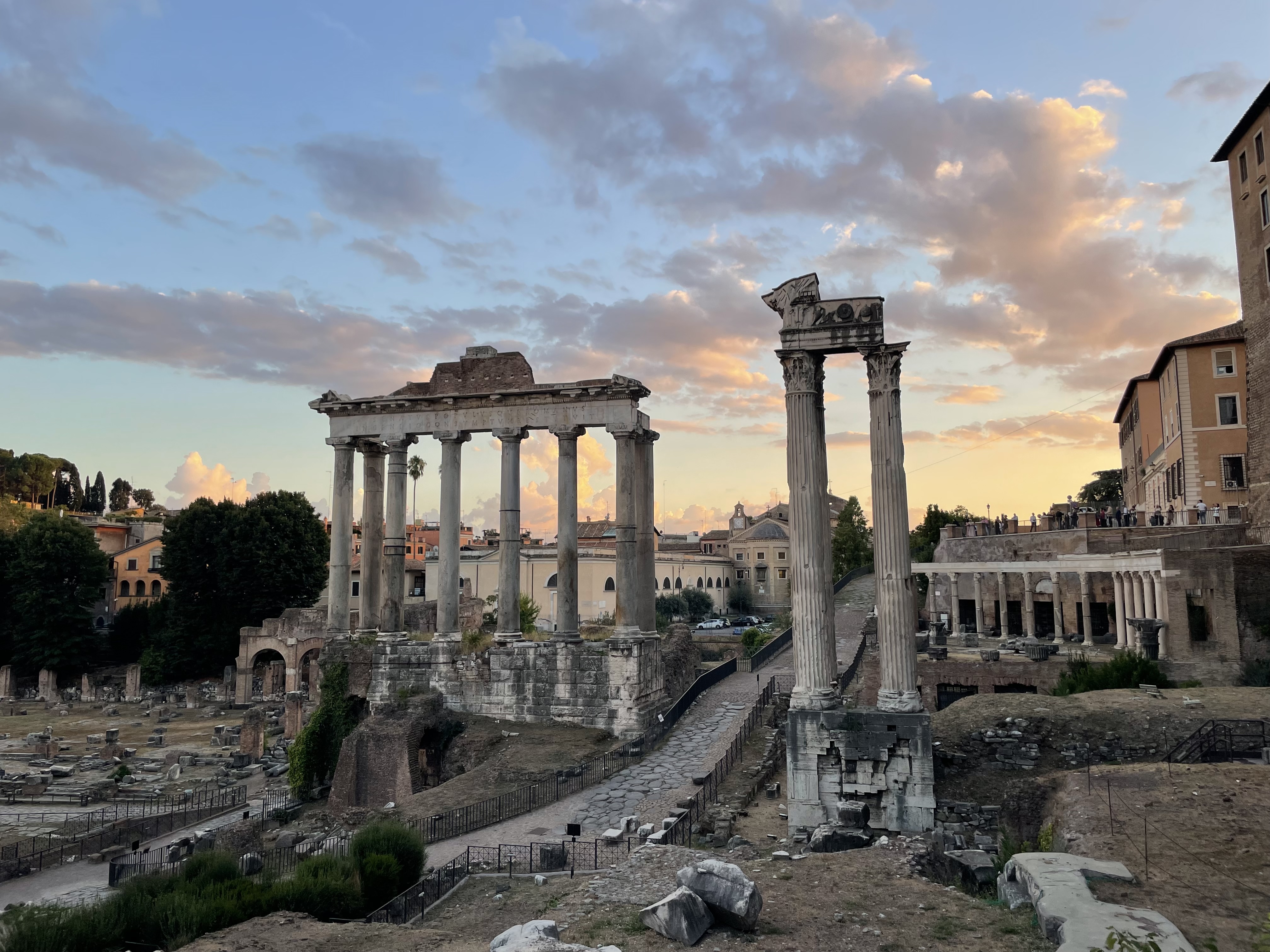 romeSunset/Forum.jpeg